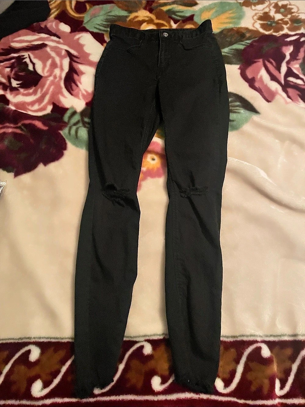 H&M Distressed Skinny Jeans in Black US 6